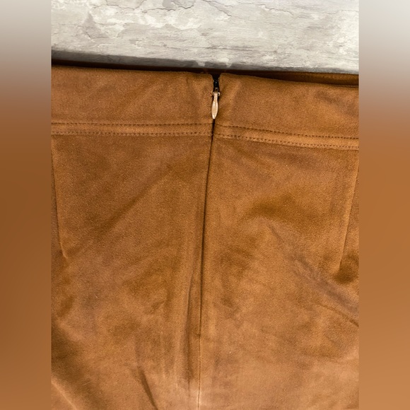 Banana Republic Faux Suede Skirt with pockets - Picture 4 of 6